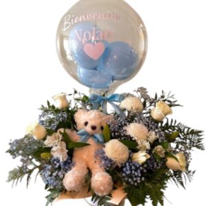 Flores variadas con peluche y globo
