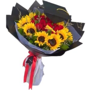 Bouquet de rosas y girasoles de grado