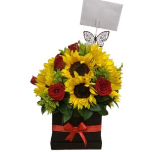 Caja de rosas y girasoles