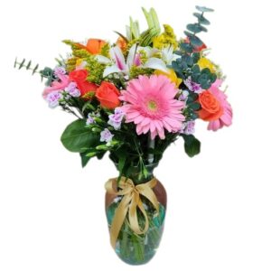 Jarrón de flores tropicales
