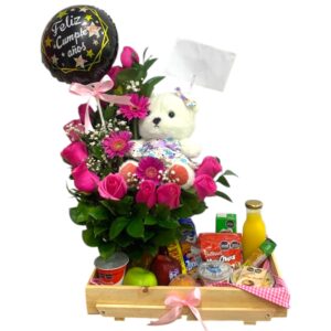 Peluche, rosas y productos de desayuno