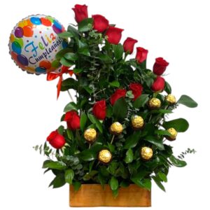 Diseño de 12 Rosas, chocolates y globo