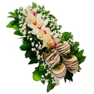 Caja de orquideas y fresas