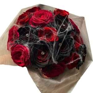 Arreglo Bouquet de rosas con telaraña