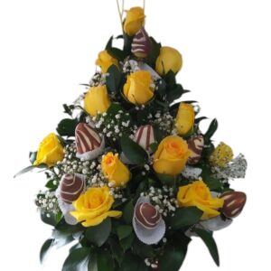 Arreglo de fresas con chocolate y rosas amarillas